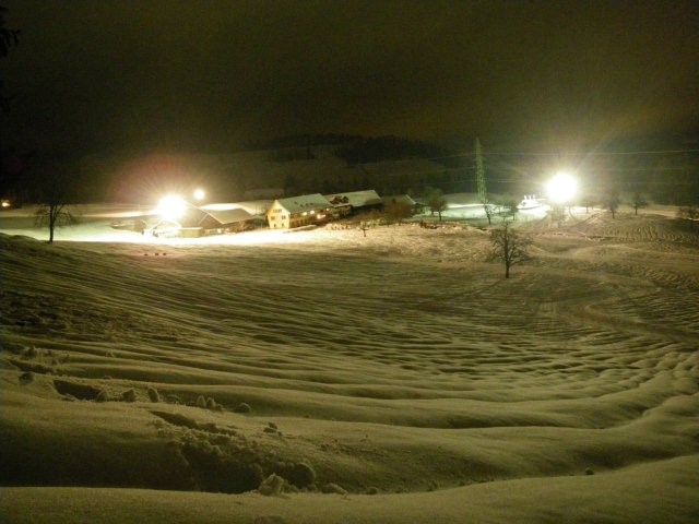 Beleuchtete Nachtloipe der Panoramaloipe Züri Oberland