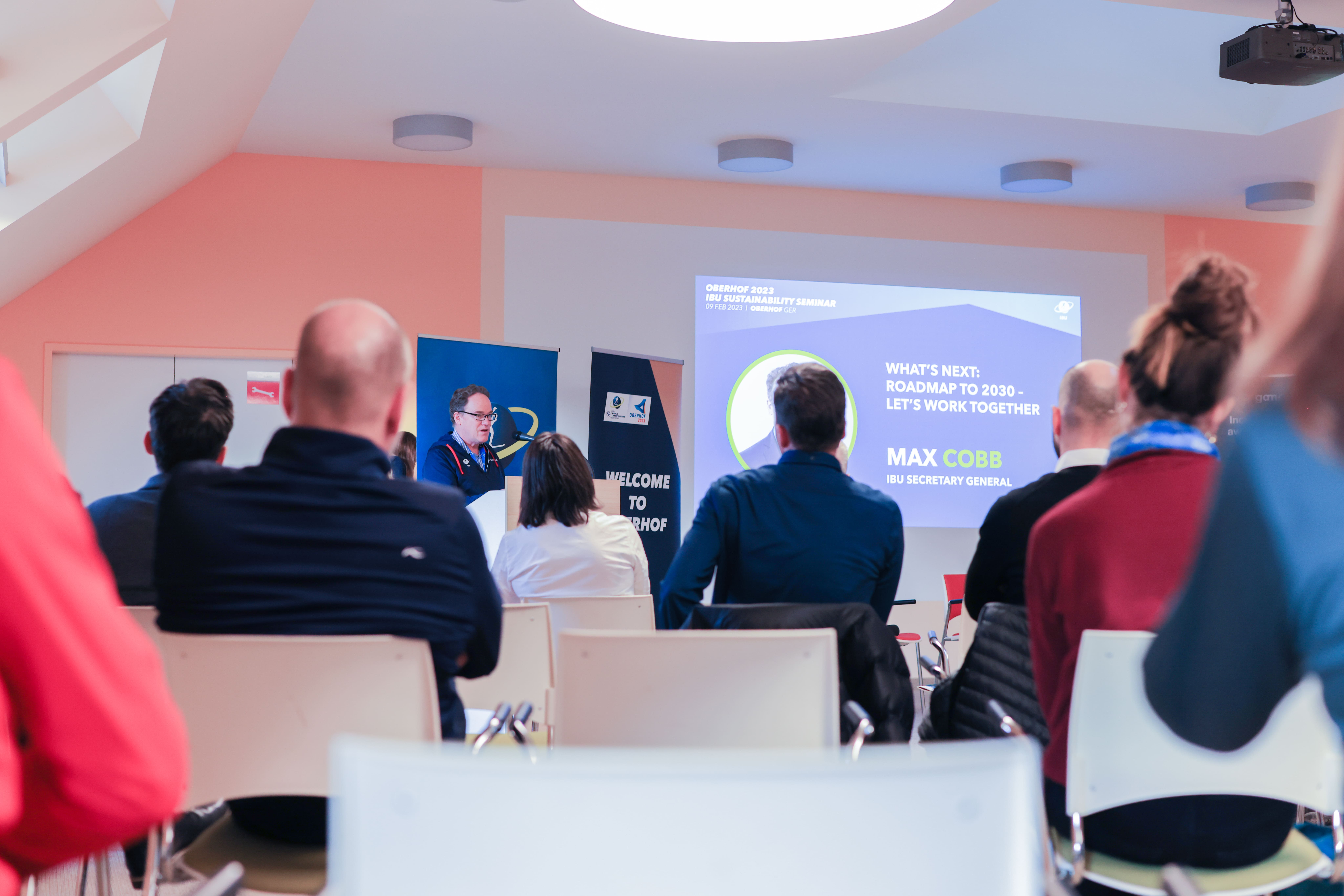 Zum Abschluss des Seminars gab IBU-Generalsekretär Max Cobb einen Ausblick auf den Fahrplan bis 2030 und rief alle Biathlon-Akteure zur Zusammenarbeit auf